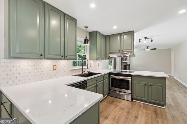 536 Rimrock Trail, Stone Mountain, GA 30083