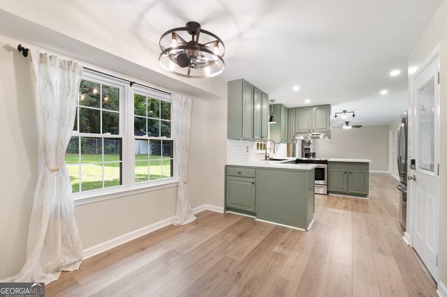 536 Rimrock Trail, Stone Mountain, GA 30083