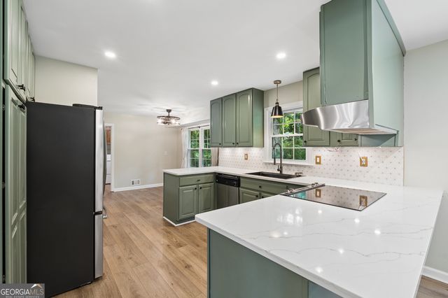 536 Rimrock Trail, Stone Mountain, GA 30083