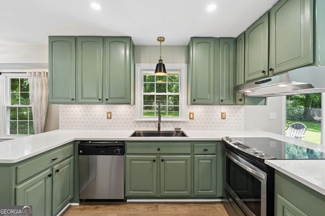 536 Rimrock Trail, Stone Mountain, GA 30083