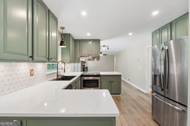 536 Rimrock Trail, Stone Mountain, GA 30083