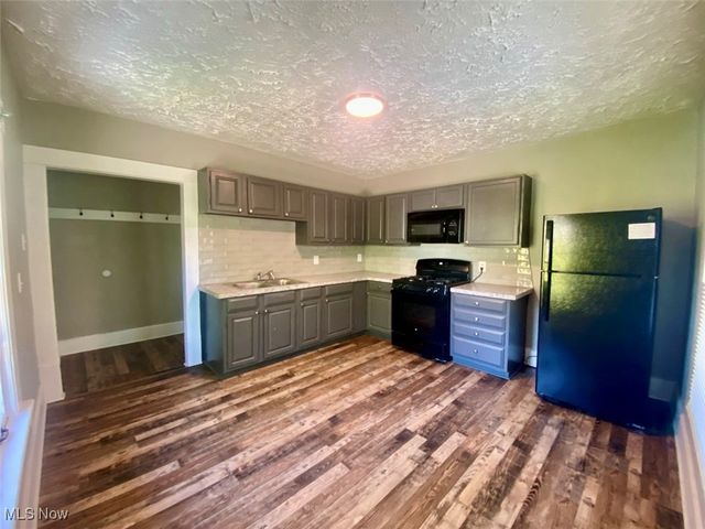 999 W Exchange Street 2, Akron, OH 44302