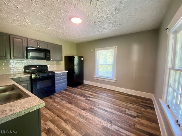 999 W Exchange Street 2, Akron, OH 44302