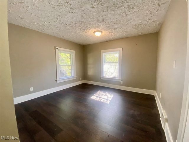 999 W Exchange Street 2, Akron, OH 44302