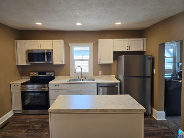 232 N Nesmith Ave Avenue, Sioux Falls, SD 57103