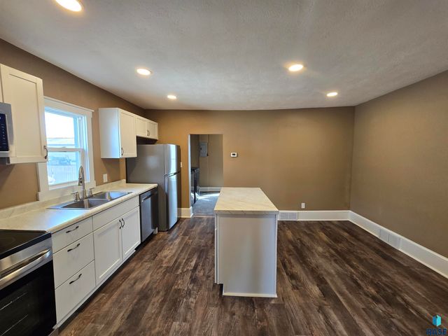 232 N Nesmith Ave Avenue, Sioux Falls, SD 57103