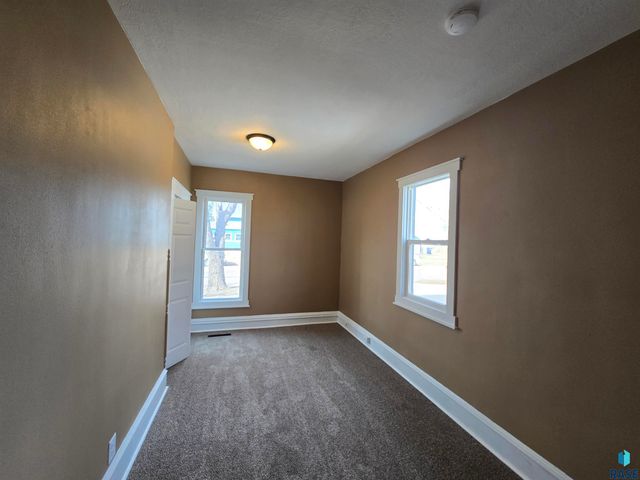 232 N Nesmith Ave Avenue, Sioux Falls, SD 57103