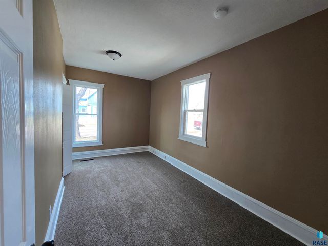 232 N Nesmith Ave Avenue, Sioux Falls, SD 57103