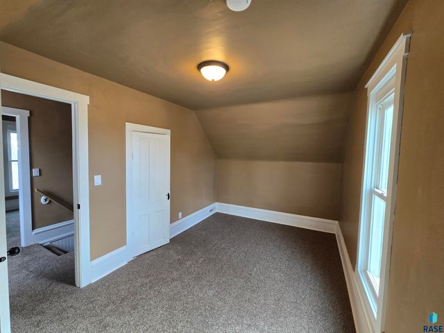 232 N Nesmith Ave Avenue, Sioux Falls, SD 57103