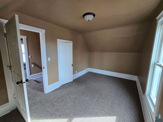 232 N Nesmith Ave Avenue, Sioux Falls, SD 57103