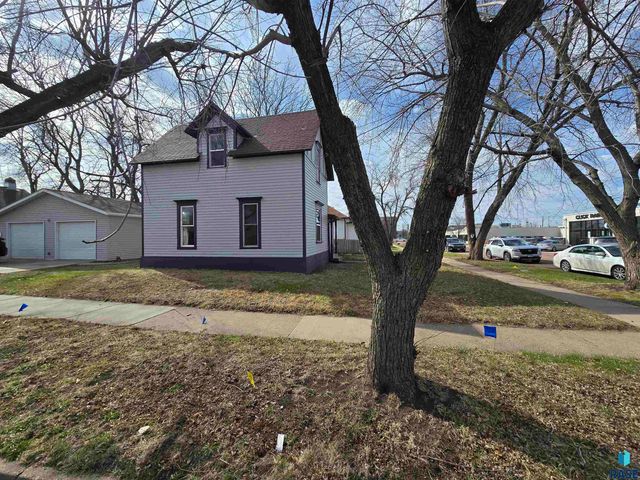 232 N Nesmith Ave Avenue, Sioux Falls, SD 57103