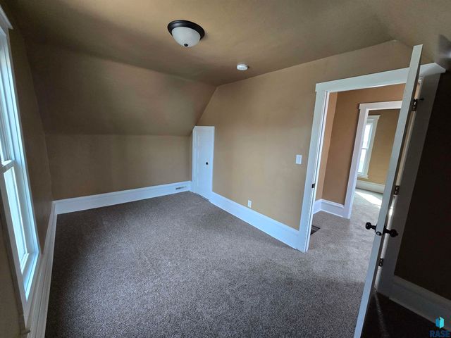 232 N Nesmith Ave Avenue, Sioux Falls, SD 57103