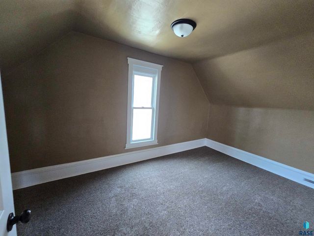 232 N Nesmith Ave Avenue, Sioux Falls, SD 57103