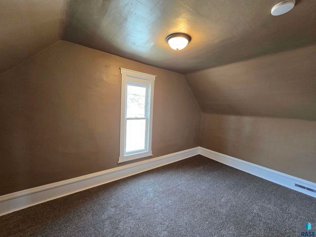 232 N Nesmith Ave Avenue, Sioux Falls, SD 57103