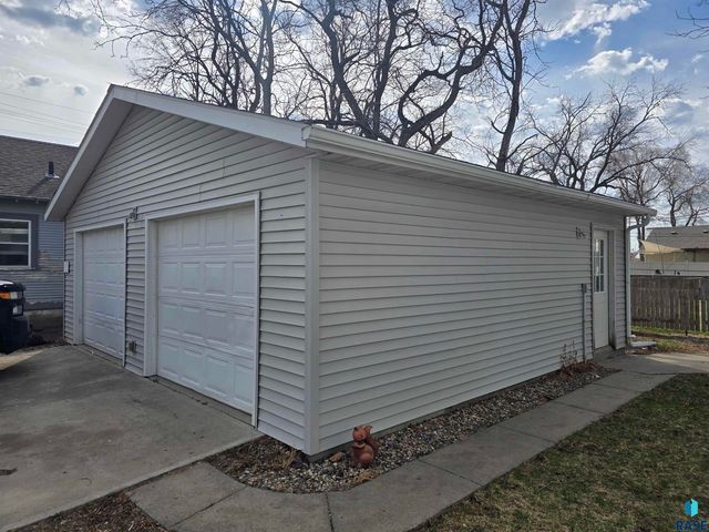 232 N Nesmith Ave Avenue, Sioux Falls, SD 57103