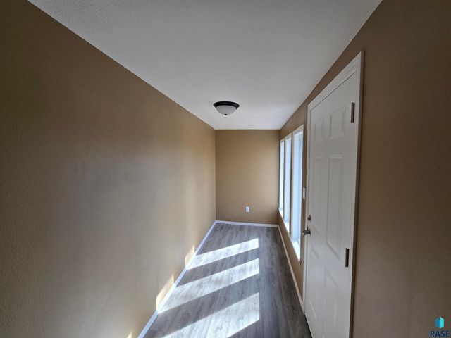 232 N Nesmith Ave Avenue, Sioux Falls, SD 57103