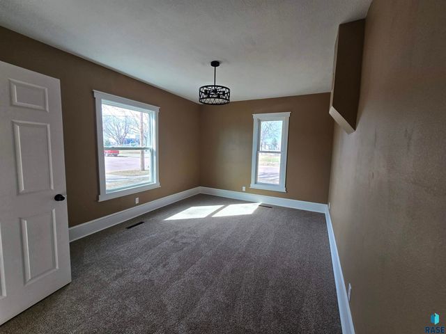 232 N Nesmith Ave Avenue, Sioux Falls, SD 57103