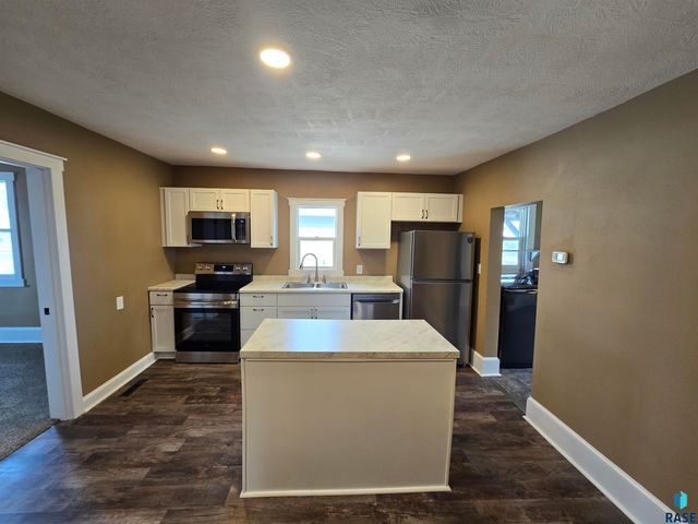 232 N Nesmith Ave Avenue, Sioux Falls, SD 57103