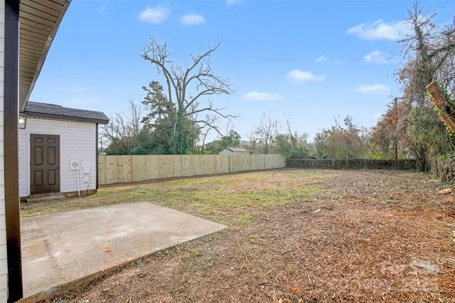 2012 Ashley Road, Charlotte, NC 28208