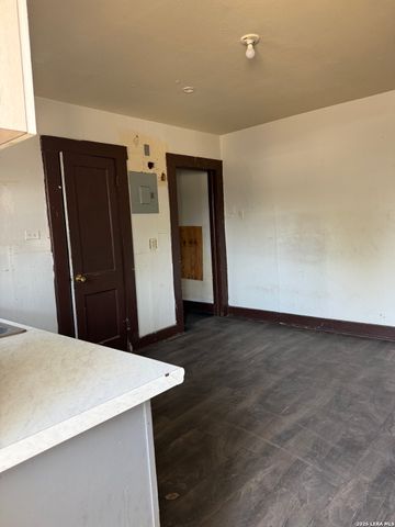 1915 Pasadena St, San Antonio, TX 78201