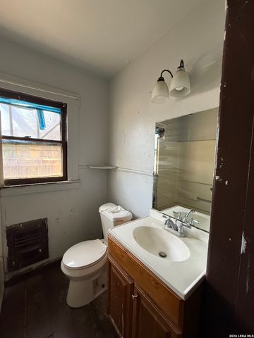 1915 Pasadena St, San Antonio, TX 78201