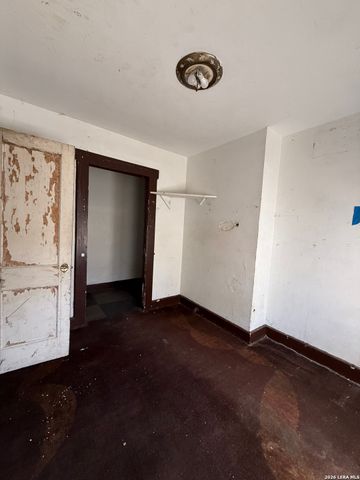 1915 Pasadena St, San Antonio, TX 78201