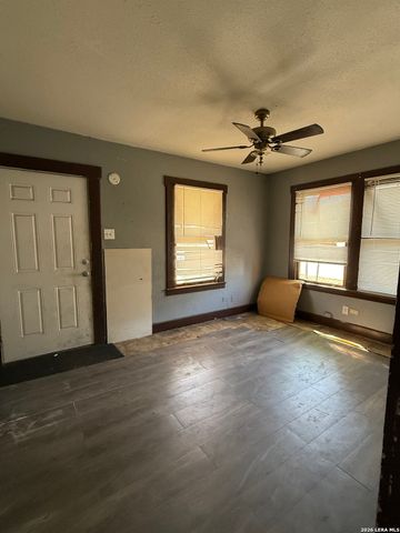 1915 Pasadena St, San Antonio, TX 78201