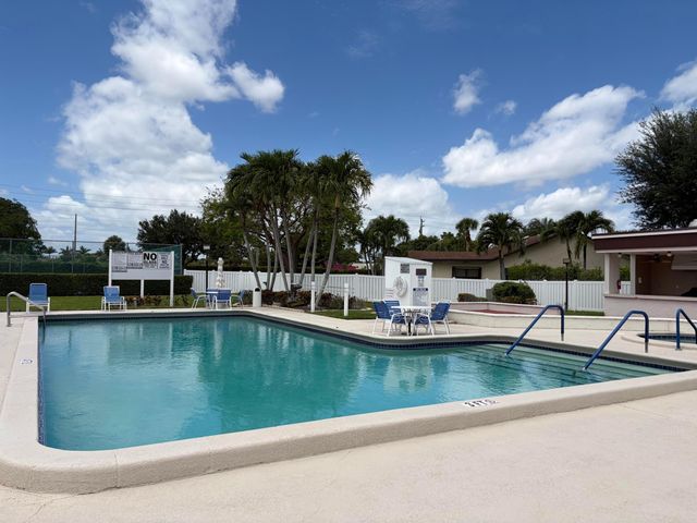 6285 Tall Cypress Circle, Greenacres, FL 33463
