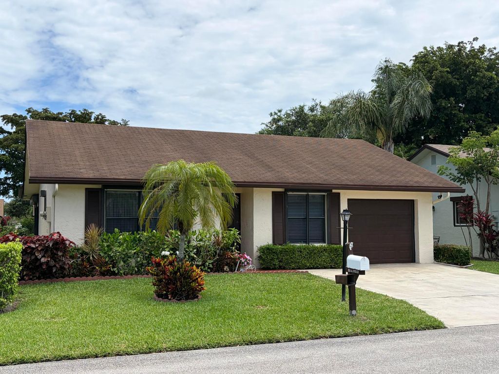 6285 Tall Cypress Circle, Greenacres, FL 33463