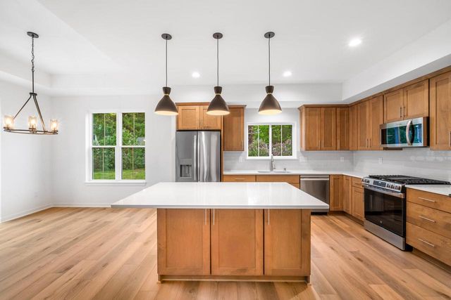 W221N3075 Greenwood ROAD, Waukesha, WI 53186