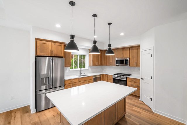 W221N3075 Greenwood ROAD, Waukesha, WI 53186