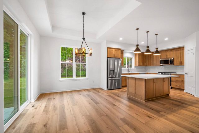 W221N3075 Greenwood ROAD, Waukesha, WI 53186