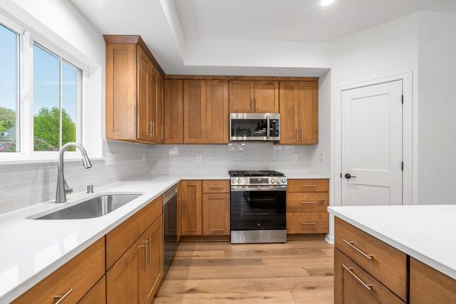 W221N3075 Greenwood ROAD, Waukesha, WI 53186
