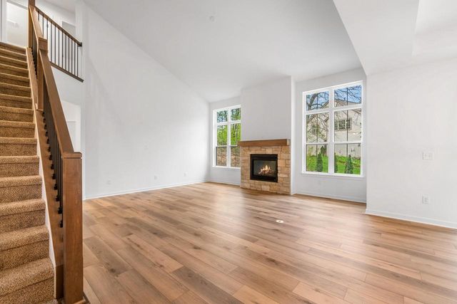 W221N3075 Greenwood ROAD, Waukesha, WI 53186