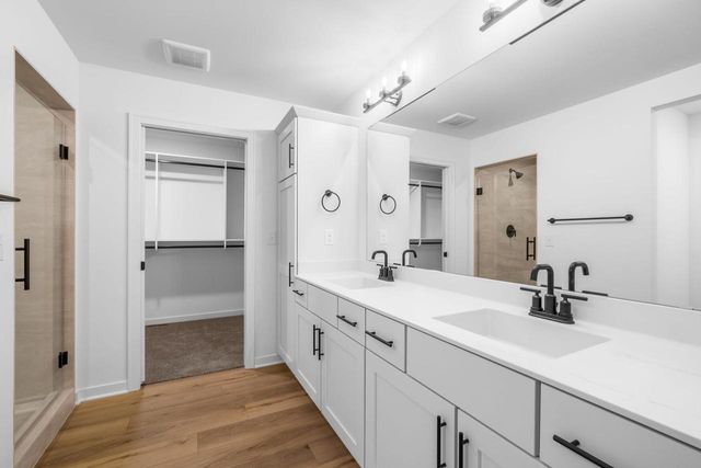 W221N3075 Greenwood ROAD, Waukesha, WI 53186