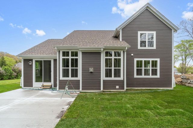 W221N3075 Greenwood ROAD, Waukesha, WI 53186