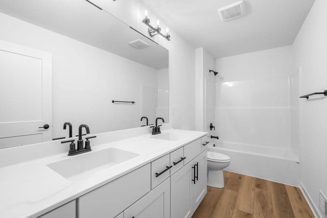 W221N3075 Greenwood ROAD, Waukesha, WI 53186