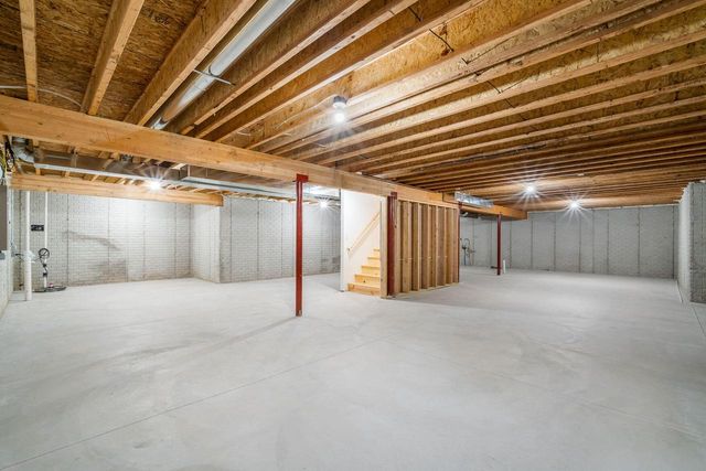 W221N3075 Greenwood ROAD, Waukesha, WI 53186