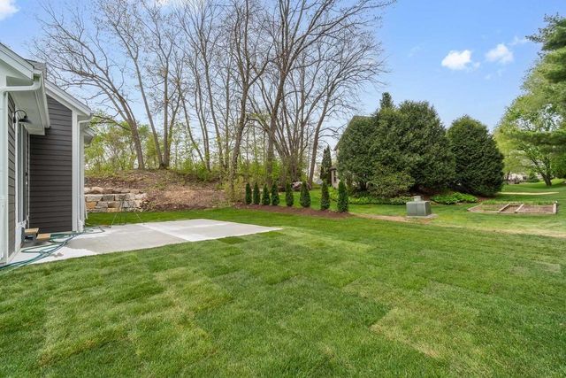W221N3075 Greenwood ROAD, Waukesha, WI 53186