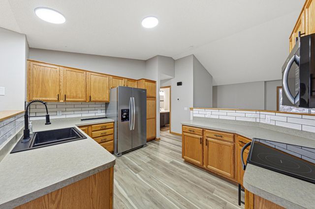 816 Orchard Circle, Belle Plaine, MN 56011