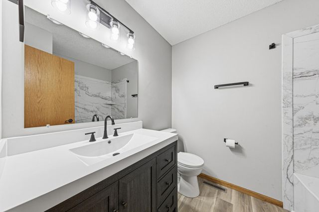 816 Orchard Circle, Belle Plaine, MN 56011