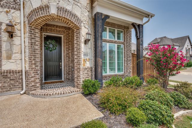 1935 Stamp Road, Irving, TX 75062