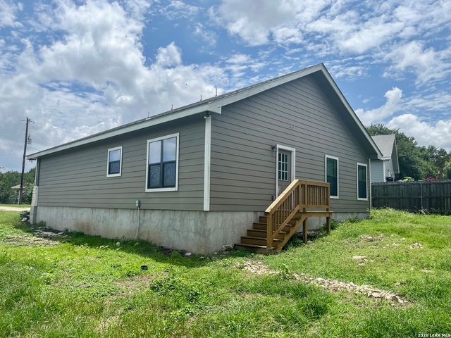 1491 Live Oak Dr, Spring Branch, TX 78070