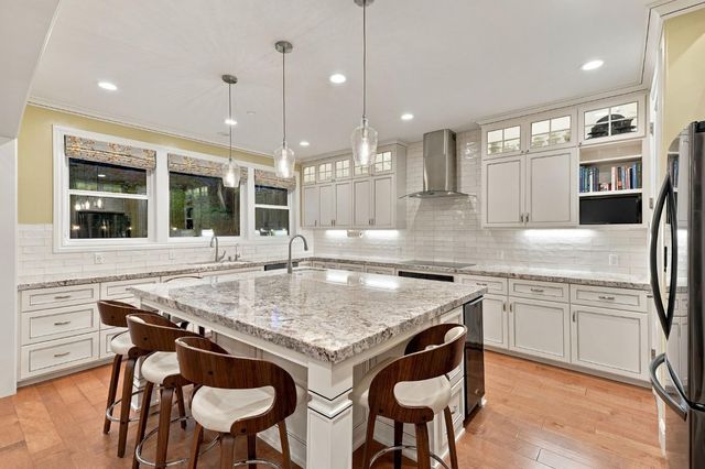 4889 V St, Sacramento, CA 95817