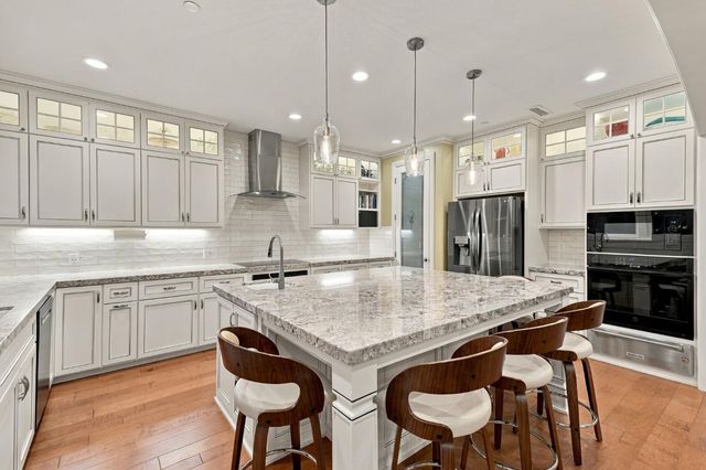 4889 V St, Sacramento, CA 95817