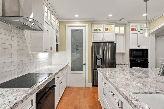 4889 V St, Sacramento, CA 95817