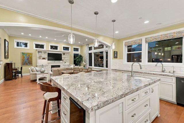 4889 V St, Sacramento, CA 95817