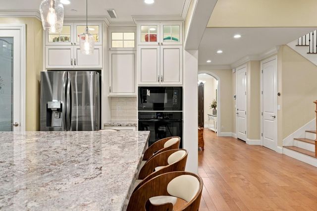 4889 V St, Sacramento, CA 95817