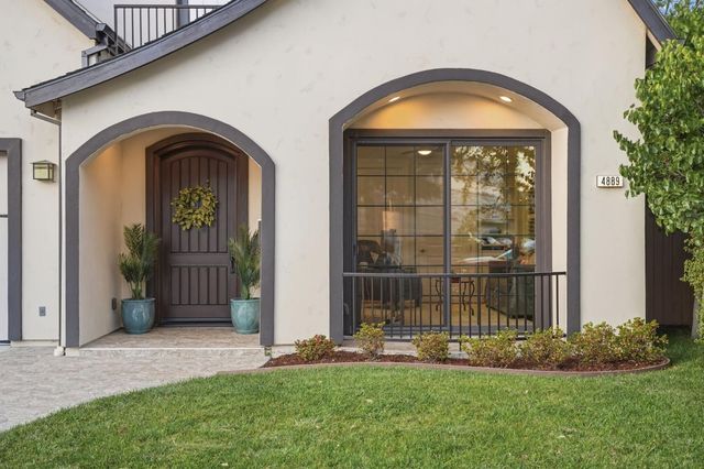 4889 V St, Sacramento, CA 95817