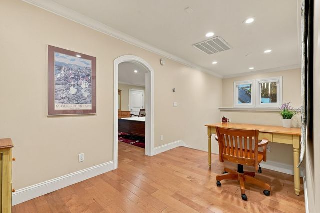 4889 V St, Sacramento, CA 95817